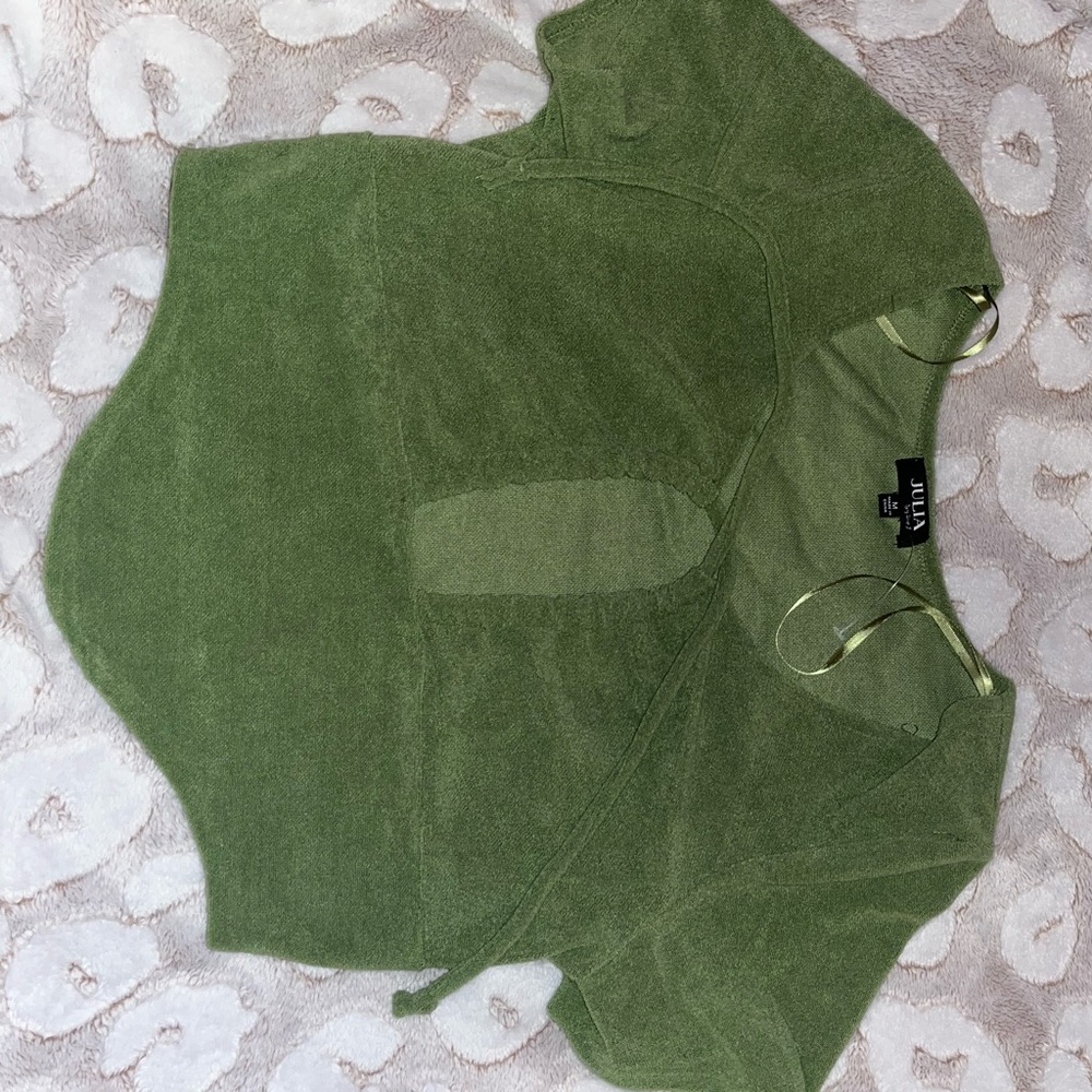 Green Cropped shirt